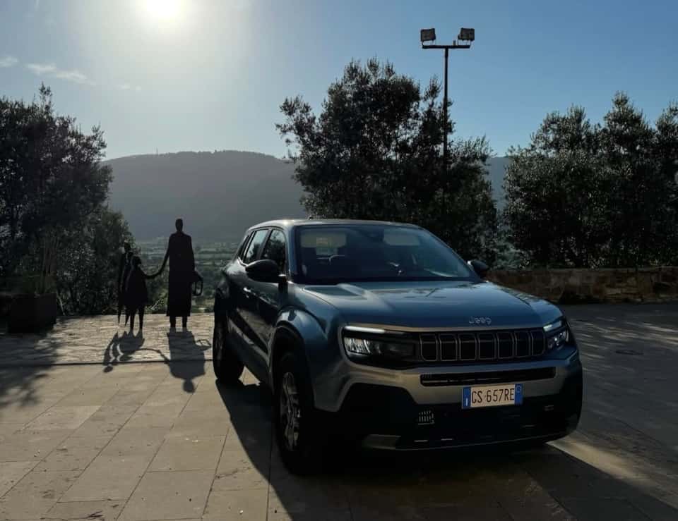 Jeep Avenger disponible para alquiler de coche en Florence con GoFreeRent