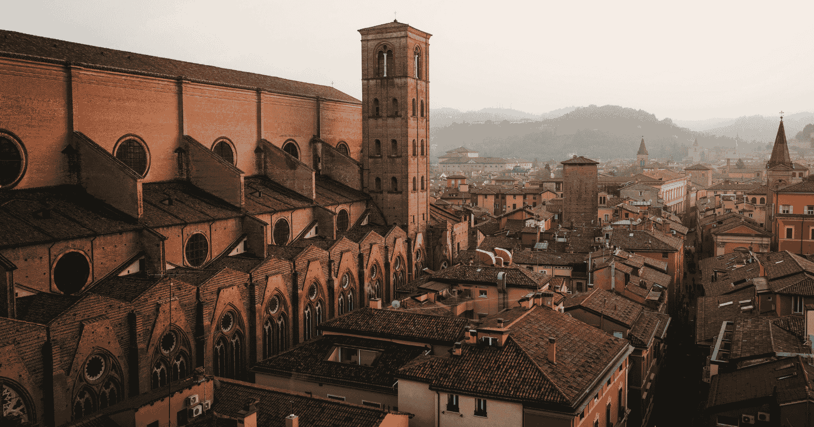 Noleggio Auto Economico Aeroporto Bologna - Guida Prezzi Chiari | GOFREERENT
